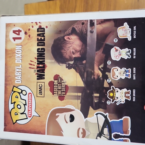 Funko Pop TV: The Walking Dead - Daryl Dixon with Crossbow #14 Vinyl Figure - Picture 5 of 8